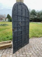 Unikátní středověké archaicky kované dveře