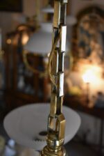 Neoempírový starožitný měšťanský lustr z tlačené a leštěné mosazi
