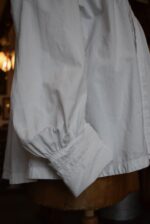 Historická dámská či dívčí košilka z bílého plátna