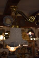 Tmavě patinovaný tří-ramenný lustr v historizujícím romantickém stylu