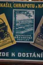 Prvorepubliková reklamní cedule na pastilky a bonbóny