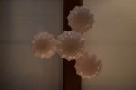 Měšťanský starožitný tří-ramenný chromovaný funkcionalistický lustr