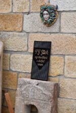 Starožitná reklamní cedule F.J. Jílek výroba likérů a obchod s vínem