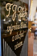 Starožitná reklamní cedule F.J. Jílek výroba likérů a obchod s vínem