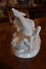 Starožitná plastika - lev zdolávající antilopu Dobiáš