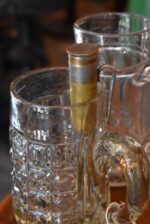 Starožitný stojánek s ohříváčkem na pivo