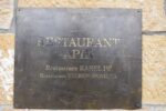 Středně větší historická mosazná cedule Restaurant APIK