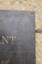 Středně větší historická mosazná cedule Restaurant APIK