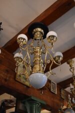 Velký starožitný atypický secesní zlatě leštěný salonní lustr