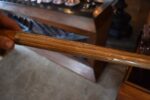 Na první pohled kvalitnější a také masivnější i elegantní pánská vycházková hůl
