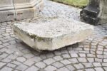 Starožitná pískovcová deska – spodní základ z barokní architektury s ručním opracováním