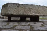 Starožitná pískovcová deska – spodní základ z barokní architektury s ručním opracováním
