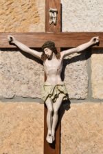 Středně větší a kvalitnější starožitná dřevořezba - Ježíš Kristus