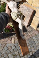 Středně větší a kvalitnější starožitná dřevořezba - Ježíš Kristus