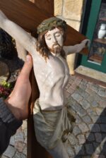 Středně větší a kvalitnější starožitná dřevořezba - Ježíš Kristus