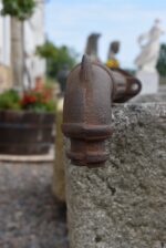 Masivní litinový chrlič k pumpě