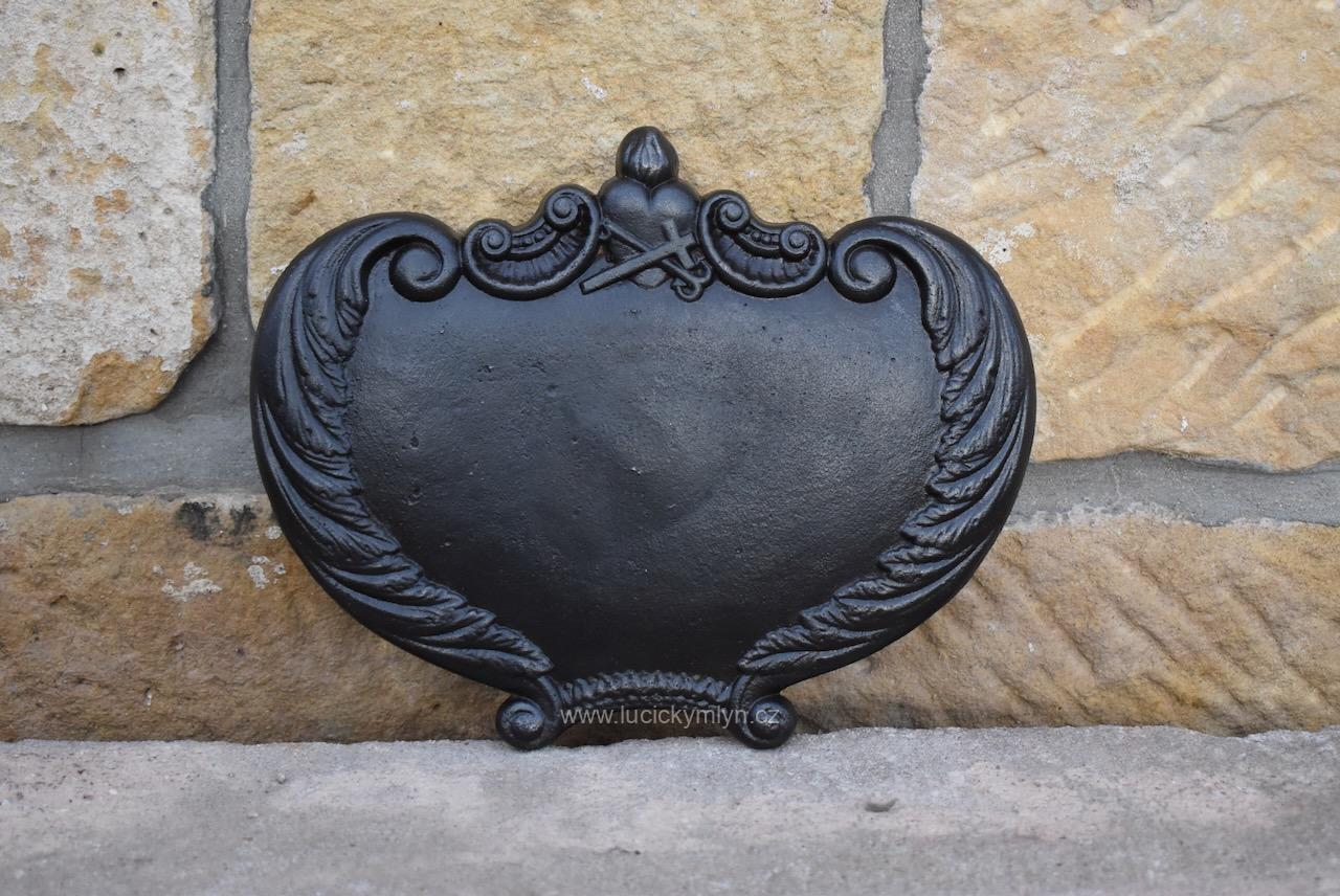 Středně velký starožitný téměř oválný a lehce vypouklý medailon Středně velký starožitný téměř oválný a lehce vypouklý medailon