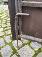 Vkusná a dobře zachovalá dvoukřídlá třímetrová brána