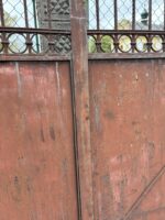 Vkusná a dobře zachovalá dvoukřídlá třímetrová brána