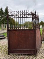 Vkusná a dobře zachovalá dvoukřídlá třímetrová brána