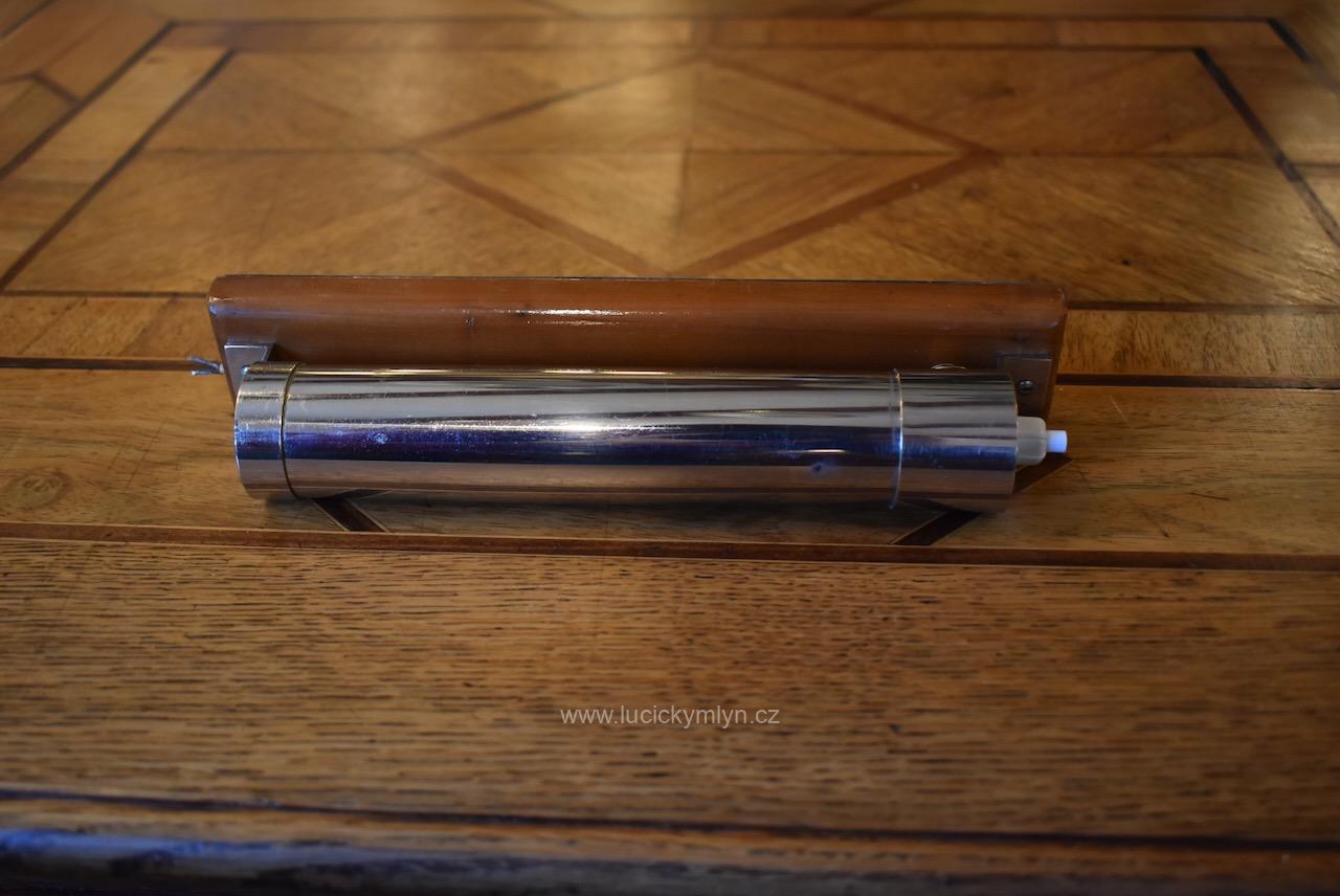 Menší a praktické starožitné nástěnné válcové světlo Menší a praktické starožitné nástěnné válcové světlo