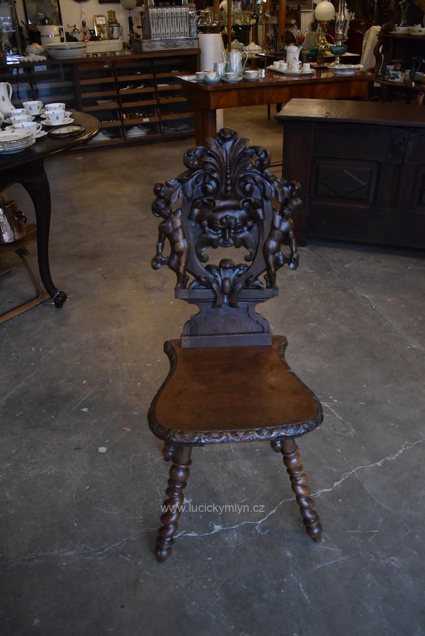 Starožitná pozdně barokní dubová židle v honosném panském stylu Starožitná pozdně barokní dubová židle v honosném panském stylu