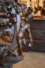 Starožitná pozdně barokní dubová židle v honosném panském stylu