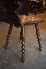 Starožitná pozdně barokní dubová židle v honosném panském stylu