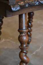 Starožitná pozdně barokní dubová židle v honosném panském stylu