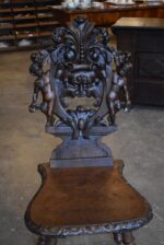 Starožitná pozdně barokní dubová židle v honosném panském stylu