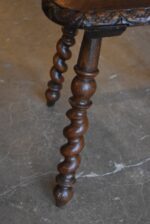 Starožitná pozdně barokní dubová židle v honosném panském stylu