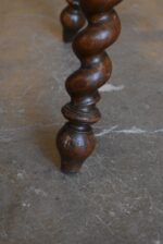 Starožitná pozdně barokní dubová židle v honosném panském stylu