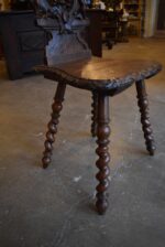 Starožitná pozdně barokní dubová židle v honosném panském stylu