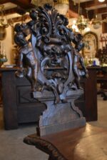 Starožitná pozdně barokní dubová židle v honosném panském stylu