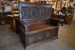 Větší a velmi hodnotná zámecká gotizující lavice