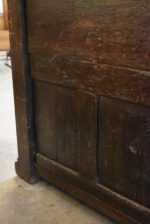 Větší a velmi hodnotná zámecká gotizující lavice