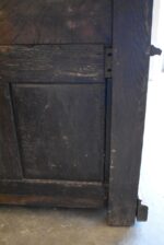 Větší a velmi hodnotná zámecká gotizující lavice