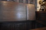 Větší a velmi hodnotná zámecká gotizující lavice