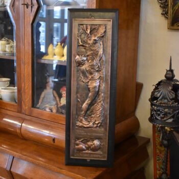 Starožitný secesní litinový reliéf Stanislava Suchardy Vrba z Kytice na dubové desce.