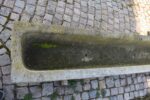 Starožitné ručně sekané pískovcové koryto délky 219 cm