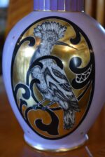 Porcelánová art-decová váza Fraureuth s víčkem a zlatým medailonem s malovaným dudkem