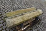 Pár starožitných ručně sekaných pískovcových parapetů z 1. poloviny 19. století.