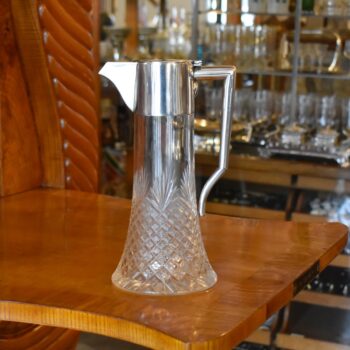 Prvorepubliková karafa z broušeného skla s postříbrenou montáží ve stylu ART-DECO