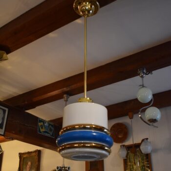 Prvorepublikové závěsné světlo ART-DECO s válcovým bílo-modrým stínidlem.