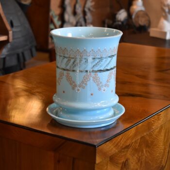 Ručně foukaný světle modrý horácký skleněný obal s miskou a florální malbou