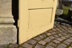 Vysoké starožitné smrkové jednokřídlé dveře se šesti profilovanými kazetami
