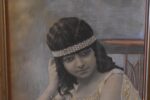 Dobový kolorovaný portrét secesně oděné dámy, signováno Vraný 1924.