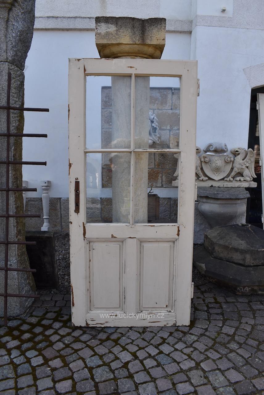 Vnitřní starožitné, poctivě truhlářsky vyrobené rámové prosklené dveře se spodním dělením na dvě kazety o rozměru 203×92 cm Starožitné prosklené smrkové rámové dveře se dvěma spodními kazetami