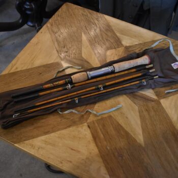 Starožitný čtyř-dílný bambusový rybářský prut DAM Junior v původním textilním obalu