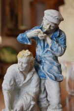 Porcelánová soška Rybáři od Royal Dux z první poloviny 20. století